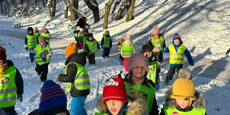5-latki-zwiedzaja-park-w-zimowej-szacie-13753.jpg