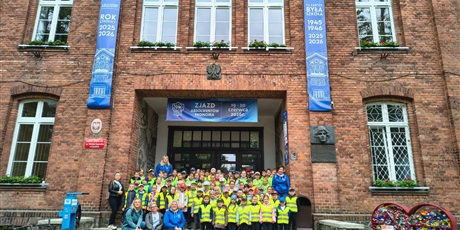 5 i 6 latki na Międzypokoleniowym Maratonie Fitnessu z okazji "80 Urodzin ZS nr 1 - Ekonoma" 