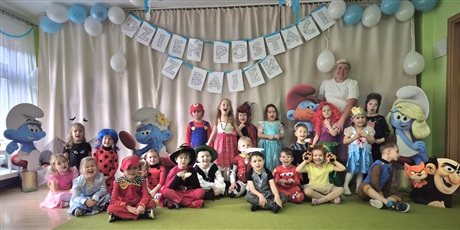 Grupa III Bal - Dzień postaci z bajek w Krainie Smerfów